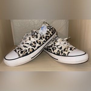 Leopard print Converse size 8